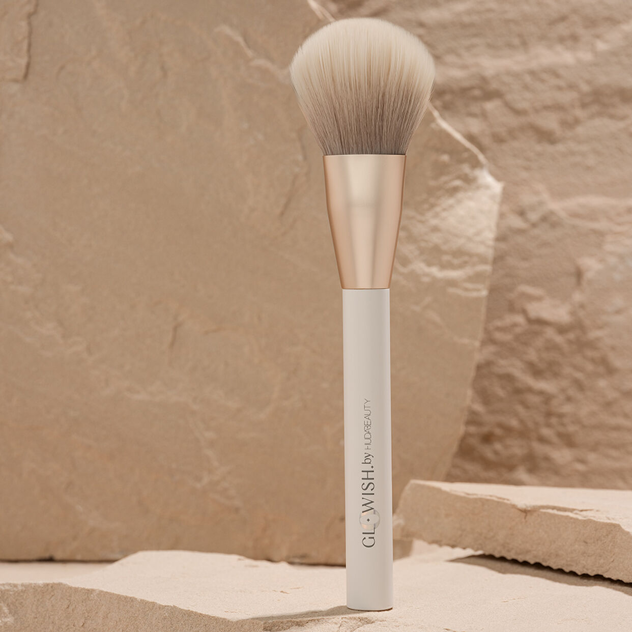 GLOWISH ALL OVER FACE POWDER BRUSH - US 7098